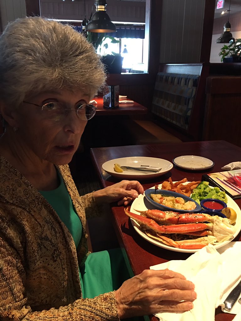NatDaddy138's tweet photo. Can we just appreciate her face after receiving her feast https://t.co/ftDJLY2xWX