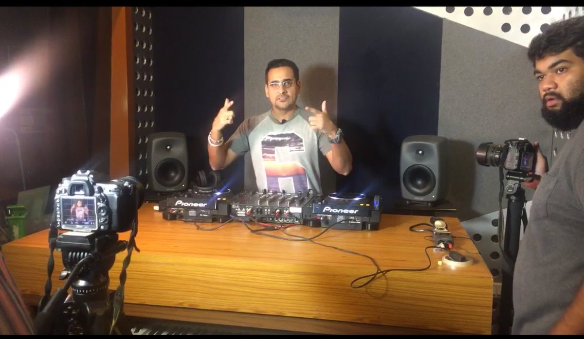 djsuketuindia's tweet photo. & #shoot day for new #youtube channel. #DJSuketuUnmixed #LetsMakeMusic @TheMusicInc #Tutorials #LearnDJ'ING https://t.co/yRqdodT4Ln