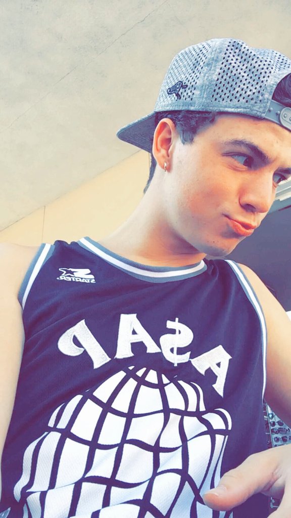OnceUponACaniff's tweet photo. When MAGCON come to Puerto Rico @taylorcaniff https://t.co/h9L7HVpu8A