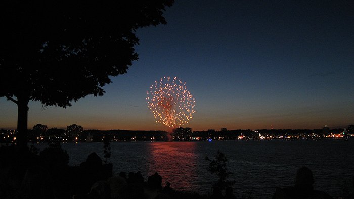 tourismbarrie's tweet photo. #CanadaDay fireworks in @cityofbarrie are not to be missed! Join us on the waterfront at dusk tomorrow! https://t.co/LB9PnTqfa8