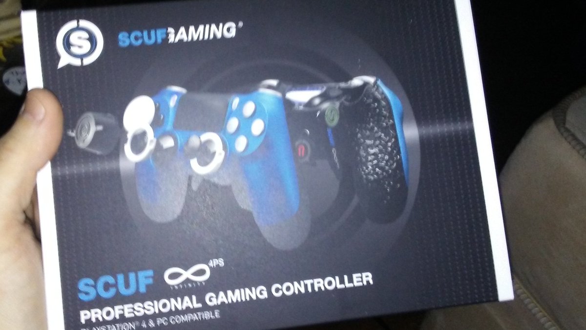 salem_stoner's tweet photo. Got my Scuf Controller finally ! :D @ScufGaming #scufteam #teamscuf #playstation https://t.co/xacAdNNVbY