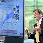 PurdueUnivNews's tweet image. Tim Ratliff, @PUCancerCenter director, discusses cancer research at #CancerMoonshotSummit purdue.edu/newsroom/relea…