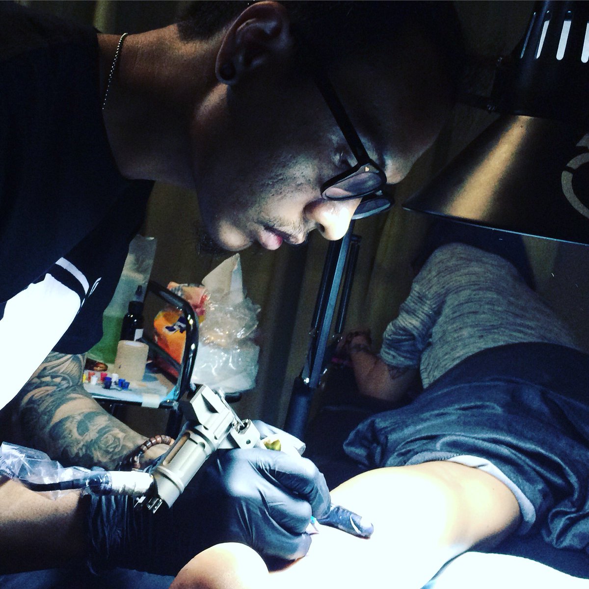 griptattoo's tweet photo. Mr. @indraniceart in action!. https://t.co/YwiZrYM5tf