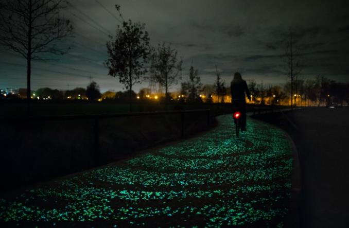 TrnsprtPblczn's tweet photo. Ścieżka rowerowa Van Gogh’a malowana światłem https://t.co/sRvCIt770J https://t.co/GVL6iZ0FbF