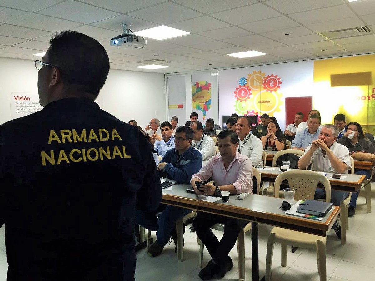 vivian_eljaiek's tweet photo. #ANDIBolívar #ComitéProtección Autoridades y empresas revisan avances de #RedROMA y seguridad en la #ZIM. @Erlumana https://t.co/TZCKHghvOX