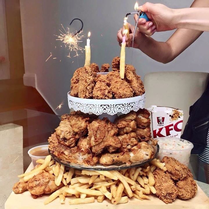 mickasocute's tweet photo. Alors je fait ma commande mon anniv c'est le 22aout si tu m'offre ce gâteau je t'epouse direct😍#teamMicka #Vdr https://t.co/hovcONwMA0