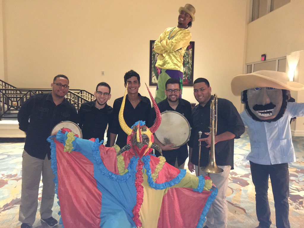 PLENEROSDELMASA's tweet photo. Los que te ponen a gozar y a bailar!! Siempre la ponemos dura! @PLENEROSDELMASA #Pleneros #SeniorProm2016 ⛱🌴⛱ https://t.co/GlLKPiec0n