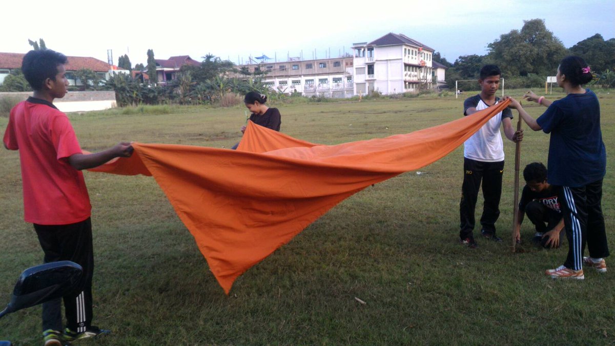 songopala's tweet photo. Disaat orang lain ngabuburit mencari takjil, lain hal dengan kami yang masih menyempatkan diri untuk mencari ilmu:D https://t.co/mcdL5lclmR