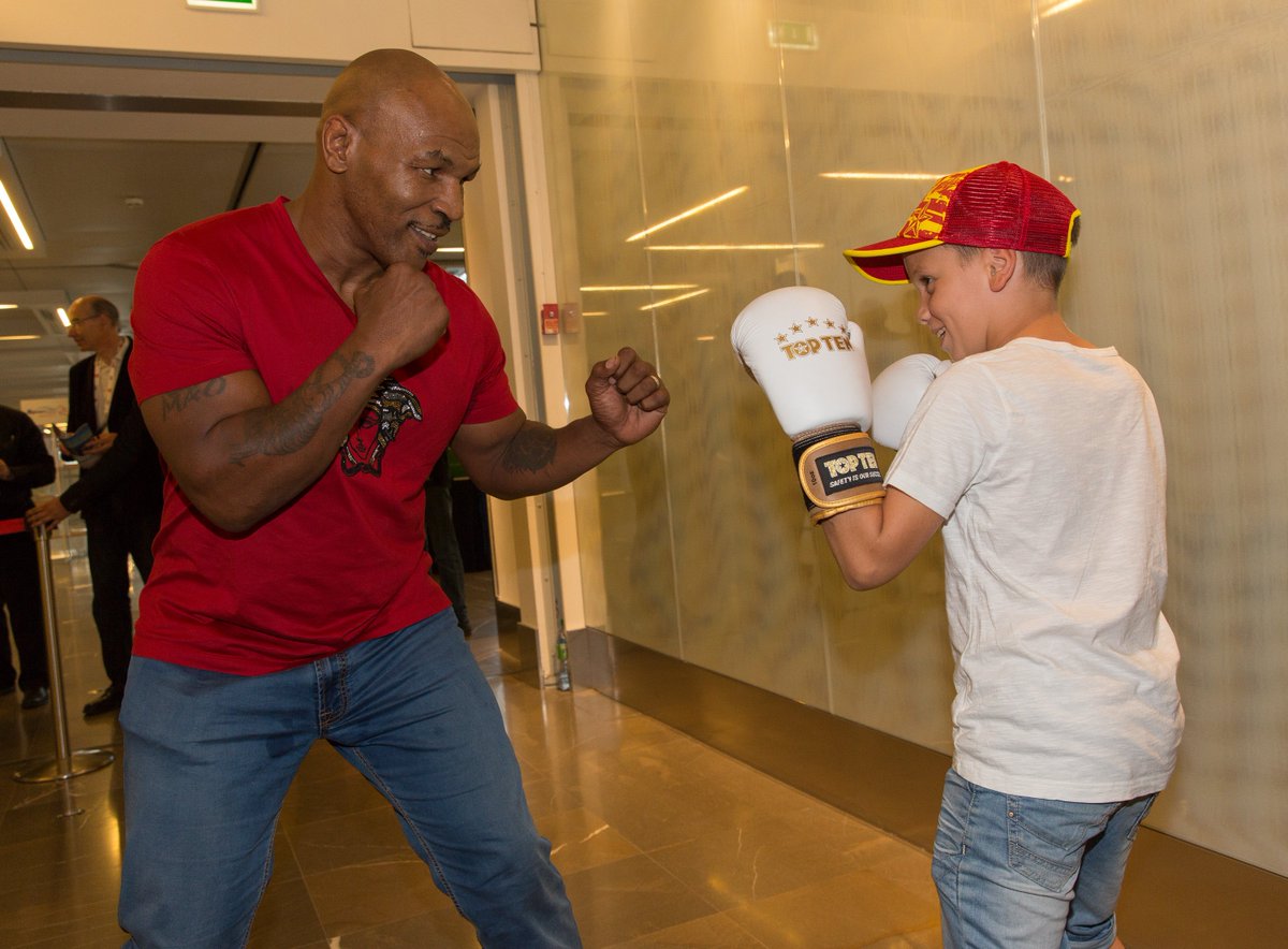 sportel_awards's tweet image. #HBD to #Iron @MikeTyson who received the #Sportel Special Prize for his autobiography Undisputed Truth #SPAW14 #TBT