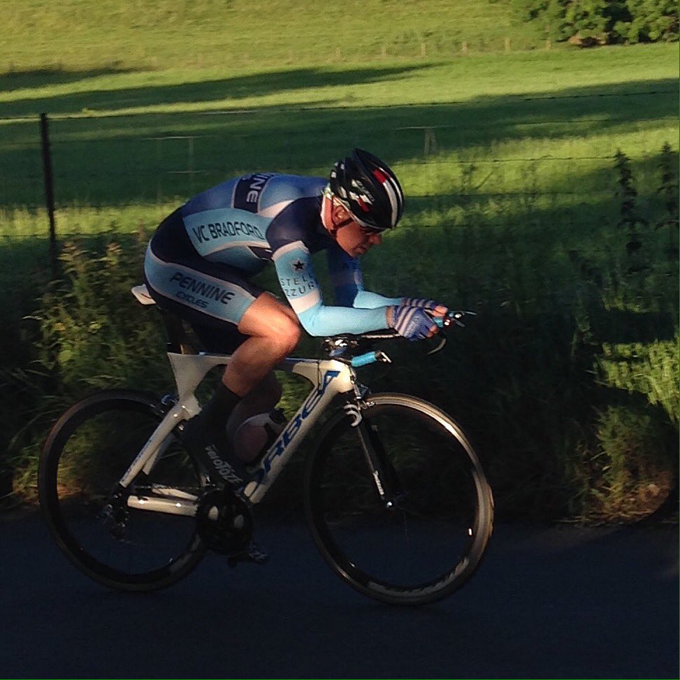 stevelloyd1969's tweet photo. @penninecycles ... nice shot of super Darren last night #cycling https://t.co/fRTW0M8Kwi