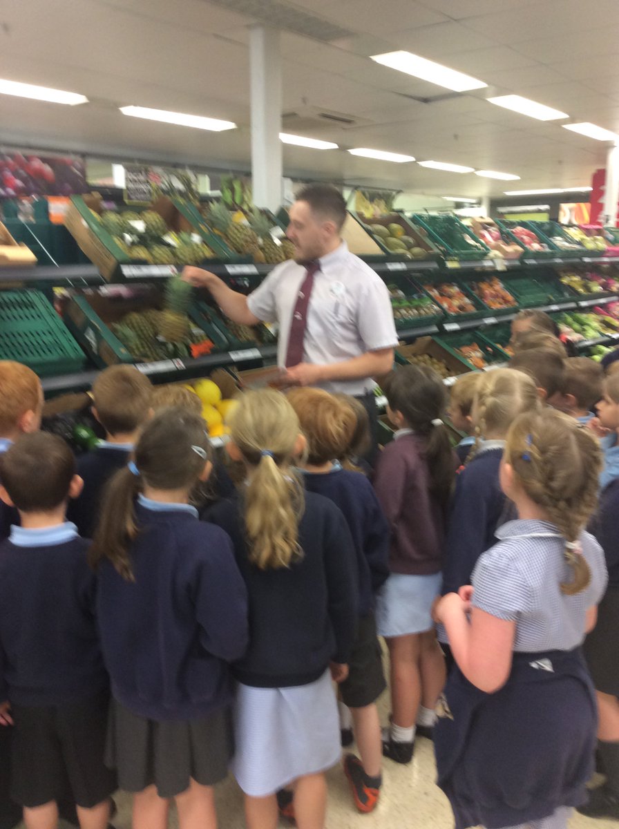 StTeresasRCP's tweet image. Year One had a great trip to Tesco this morning.  It was cold in the freezer!