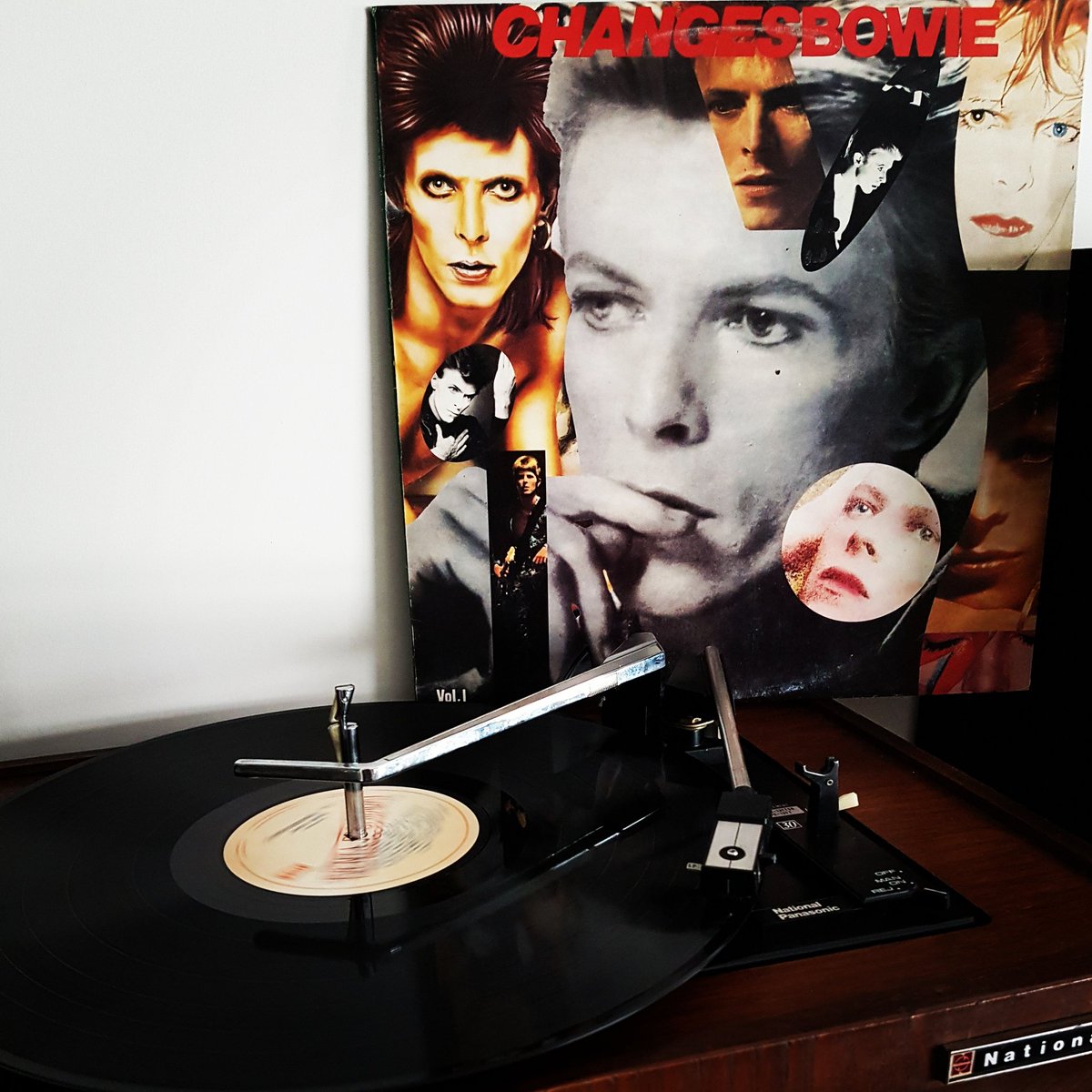 CarlosBestiario's tweet image. #DavidBowie #ChangesBowie editado originalmente en 1990 #ViniloDelDia #Vinilo