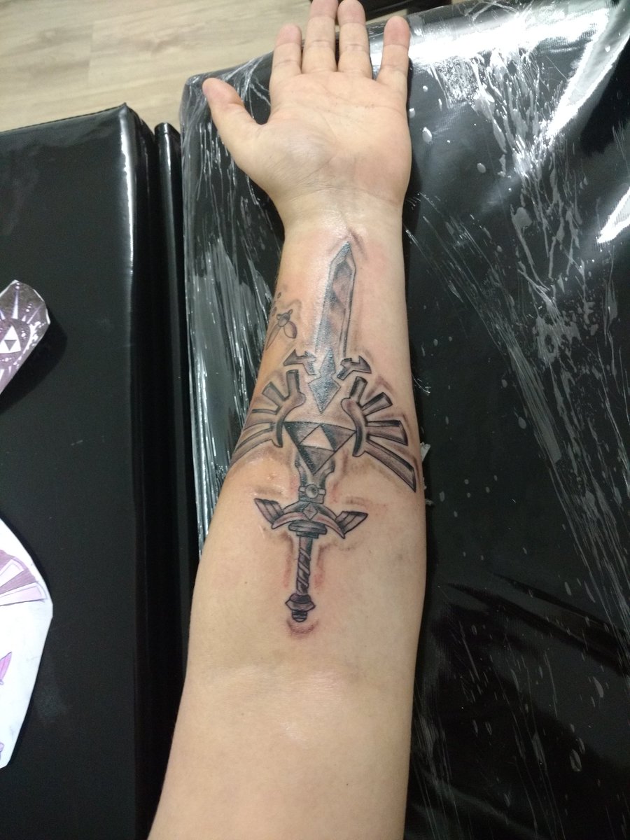 Arizona_Vanessa's tweet photo. #Zelda #Tatoo #Nintendo
#Triforce https://t.co/JzaoJAW2Bp
