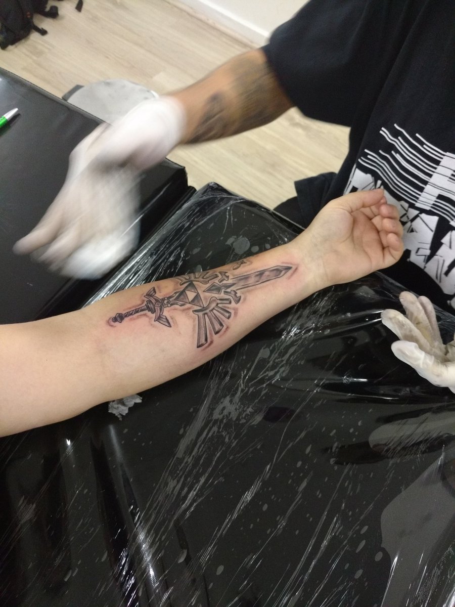 Arizona_Vanessa's tweet photo. #Zelda #Tatoo #Nintendo
#Triforce https://t.co/JzaoJAW2Bp
