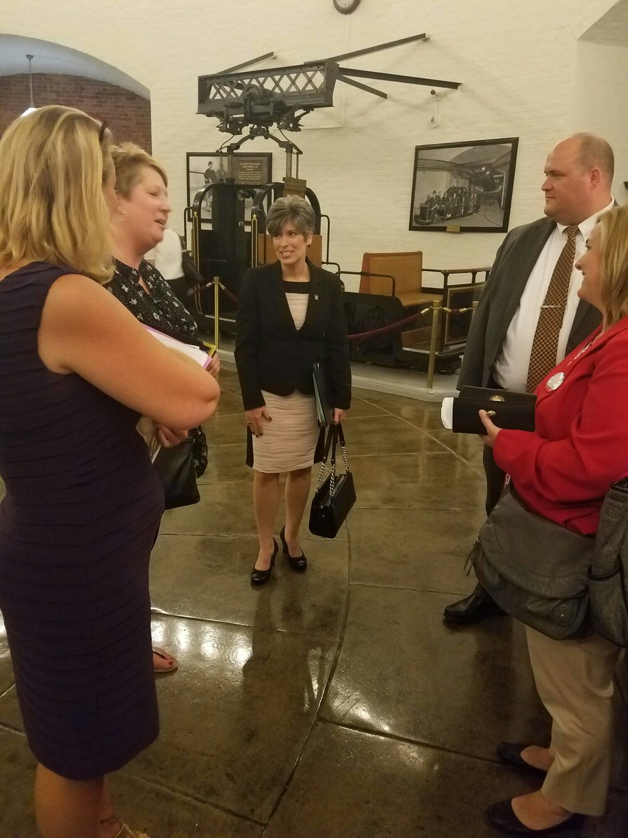 Global_imm's tweet photo. #tbt to our #Iowa members advocating 4 #21cenwork @SenJoniErnst @ChuckGrassley during #CFGI16! #immigration #SHRM16 https://t.co/jBv2jXtWeO