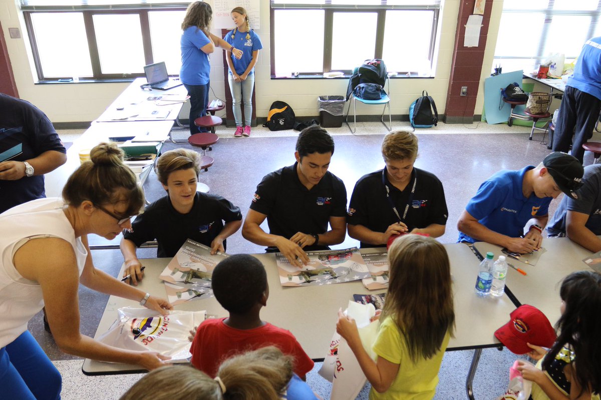 Spending our morning, having fun with the kidos #racingforkids #RedBullGRC @redbullgrc