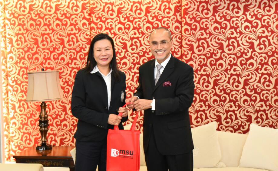 MohdShukriYajid's tweet photo. Recieving QS Asia CEO on familiarization visit to MSU. Looking forward to future cooperation https://t.co/vR1vca8kFy