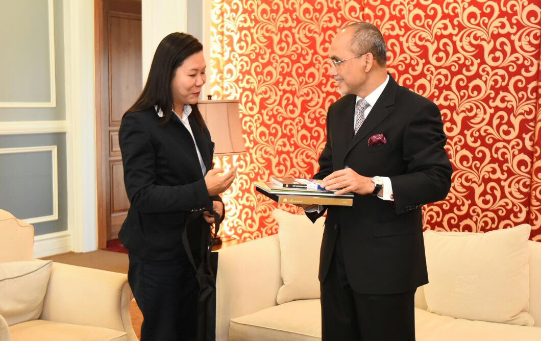 MohdShukriYajid's tweet photo. Recieving QS Asia CEO on familiarization visit to MSU. Looking forward to future cooperation https://t.co/vR1vca8kFy