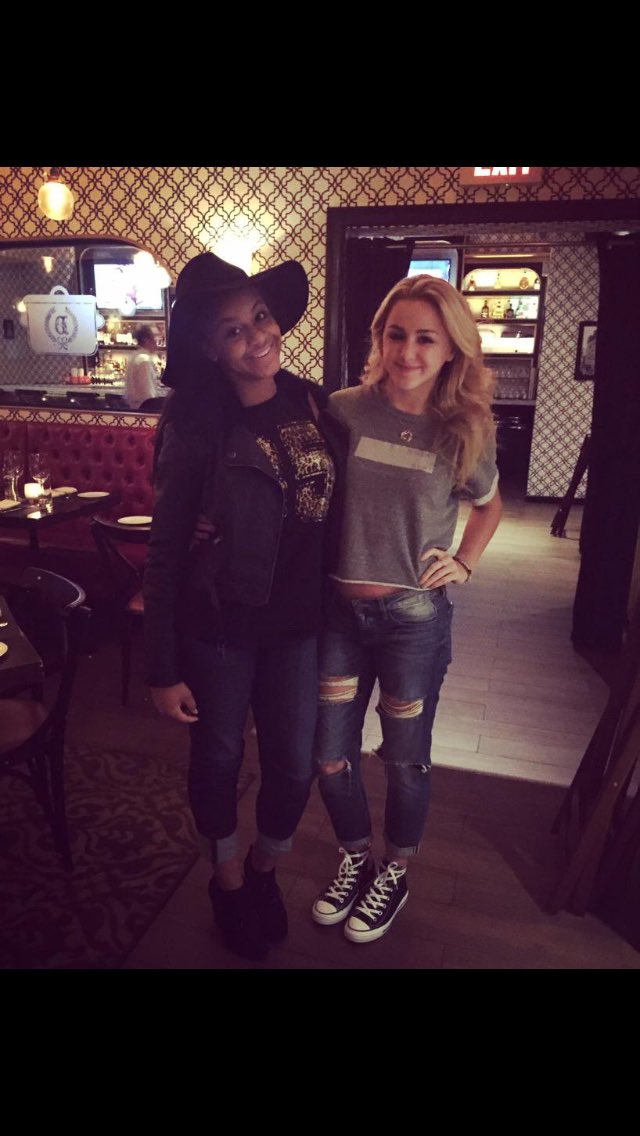 Baby_Dwilliams's tweet photo. Me and one of my favorite blonde having lunch @ECarlyHurfmann https://t.co/Kskfn8ClgQ