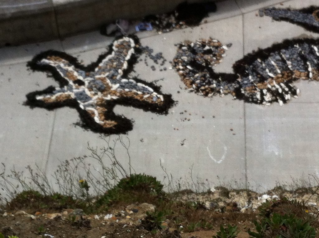 iozzi's tweet photo. @LonghillSchool @BrightonHoveCSP @madeinbrighton Y7 and 8 Longhill students making sea creatures on Ovingdean Beach https://t.co/PkZdTGZ2yK
