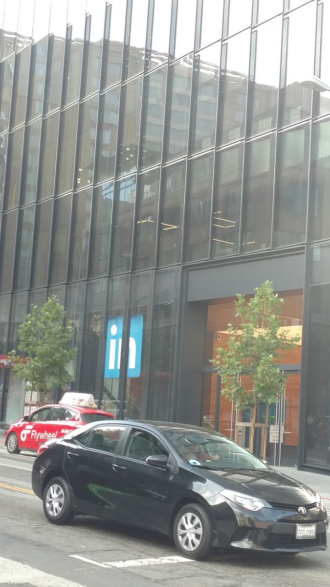 palmyrapro's tweet photo. Excited to be @LinkedIn to share #SocialMediaMarketing best practices for @LenovoTalent #iamlenovo #motorolan https://t.co/aMRYXZJiYR