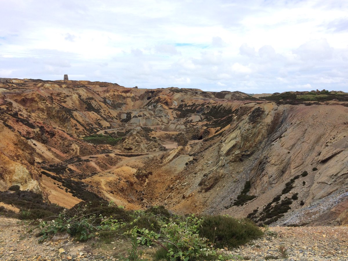 creativegareth's tweet photo. A long walk around The Copper Mountain #Amlwch #Anglesea #BeautifulNorthWales #creativegareth https://t.co/0nVJsiMQor