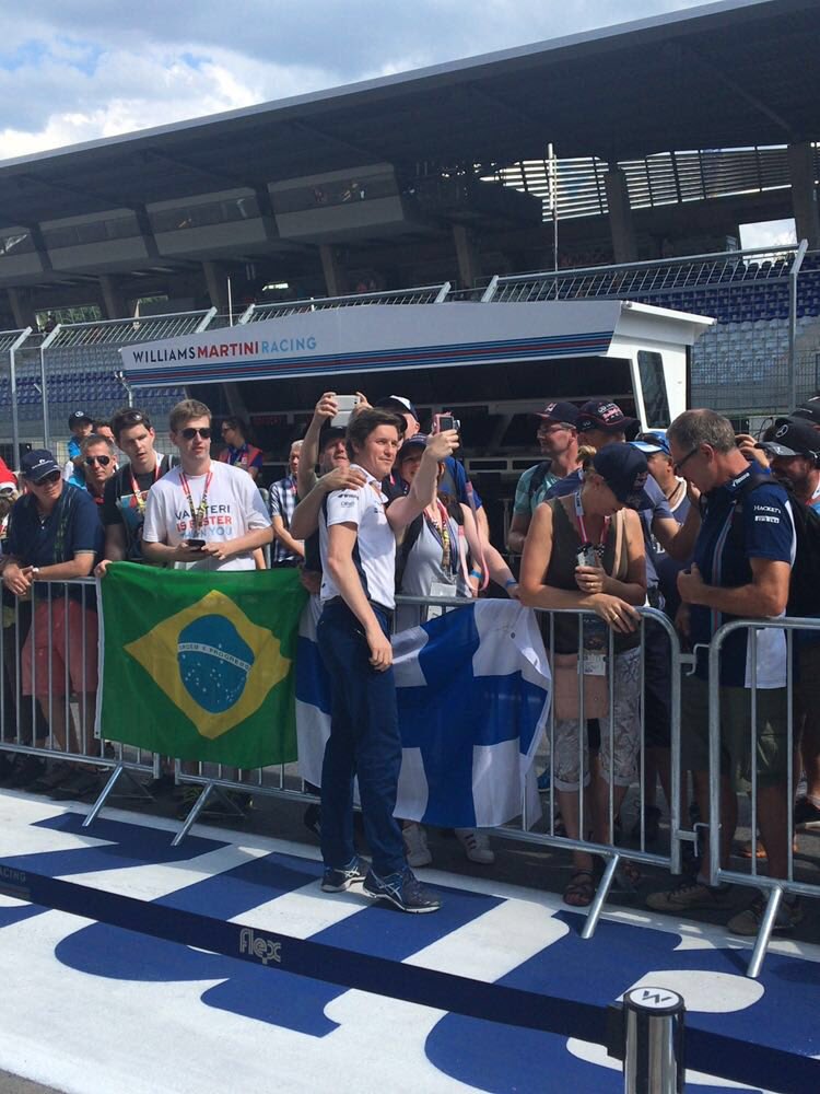 WilliamsF1's tweet image. It's not just the drivers that are popular here! Rob poses for photos with fans during pitlane walk #AustrianGP