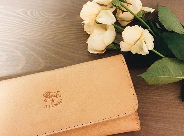 Natural vegetable tanned leather is a signature of Il Bisonte.

Photo courtesy of @okeino612