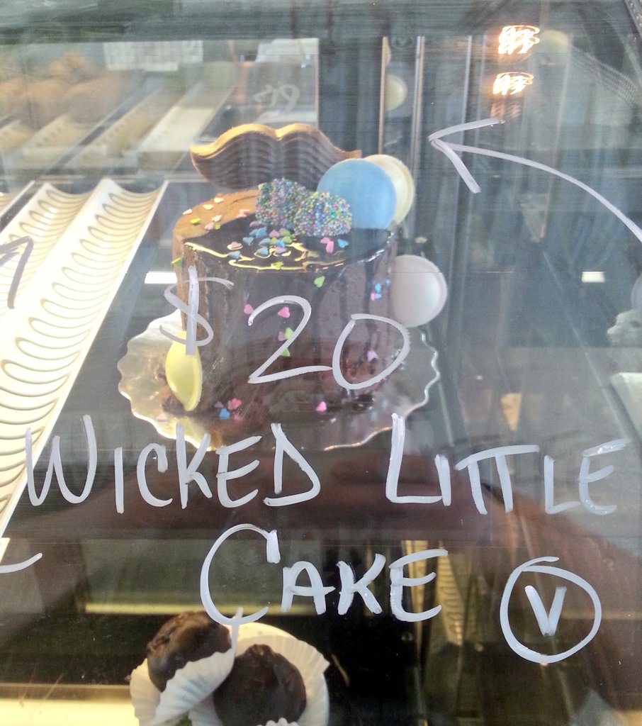 EdibleOptions's tweet photo. #WickedLittleCake - #GlutenFree #Vegan #DairyFree #EggFree #Niagara #DoubleChocolate #Moustache #EdibleOptions https://t.co/sjgEwn3BT7