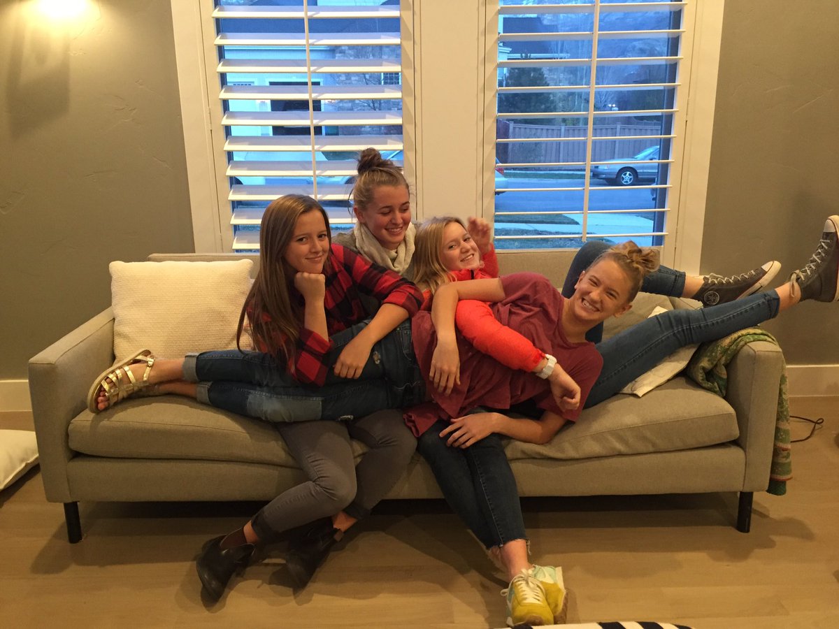 sadiewimmer's tweet photo. I love my family so much 💕@skylarmagness @sailormagness @paigeyoung21 https://t.co/9H9CoZ30Ci