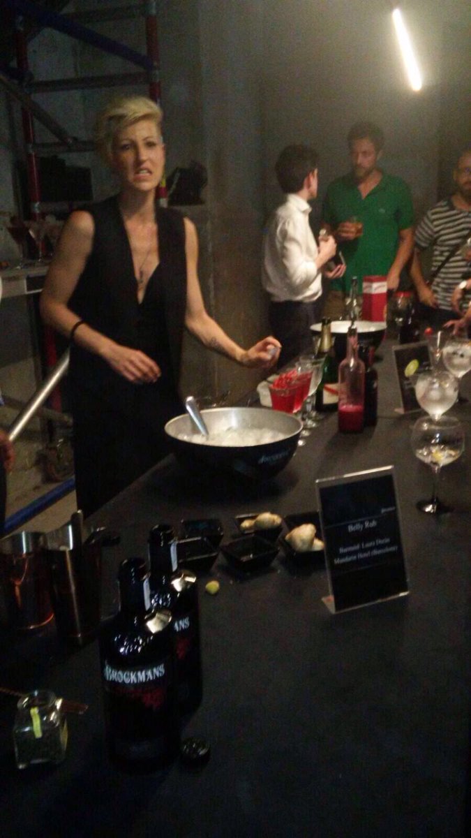 SlowGourmet's tweet photo. Espectacular #NLNO que vivimos anoche con @BrockmansGin_es y @Nekane_Ruiz #ginlovers @BrockmansGin https://t.co/CxZBKLu2cd