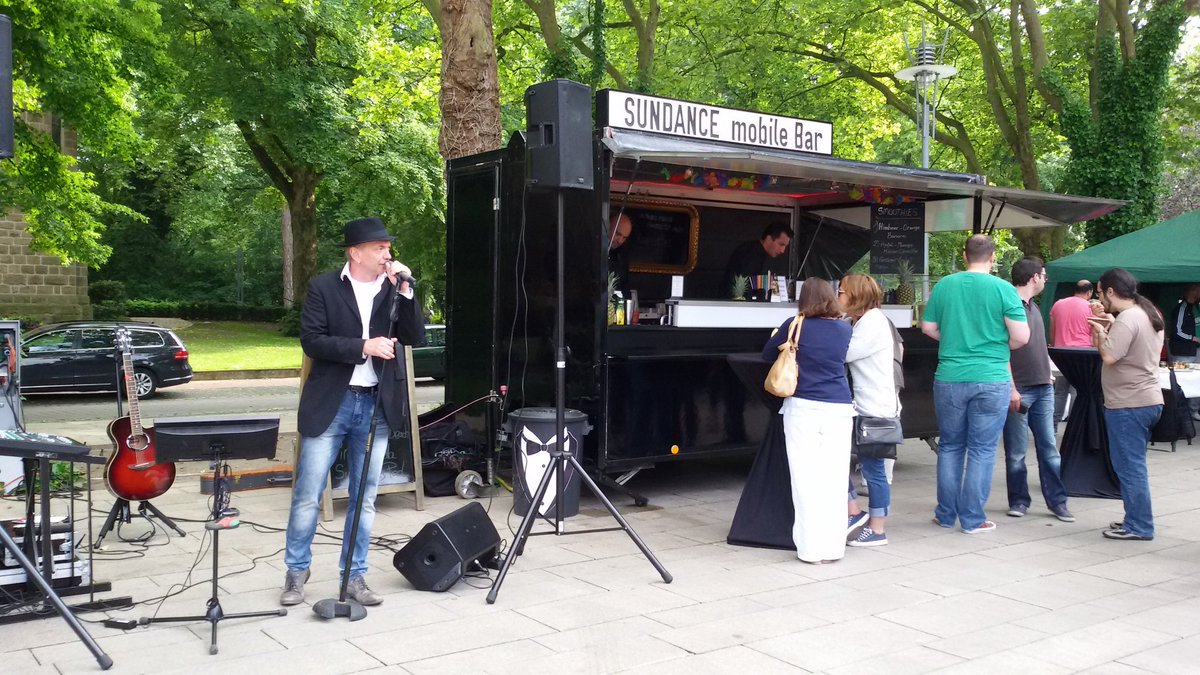 Streetfood in #holzwickede mit neuen Leckereien, Feuershow und Beatboxen.