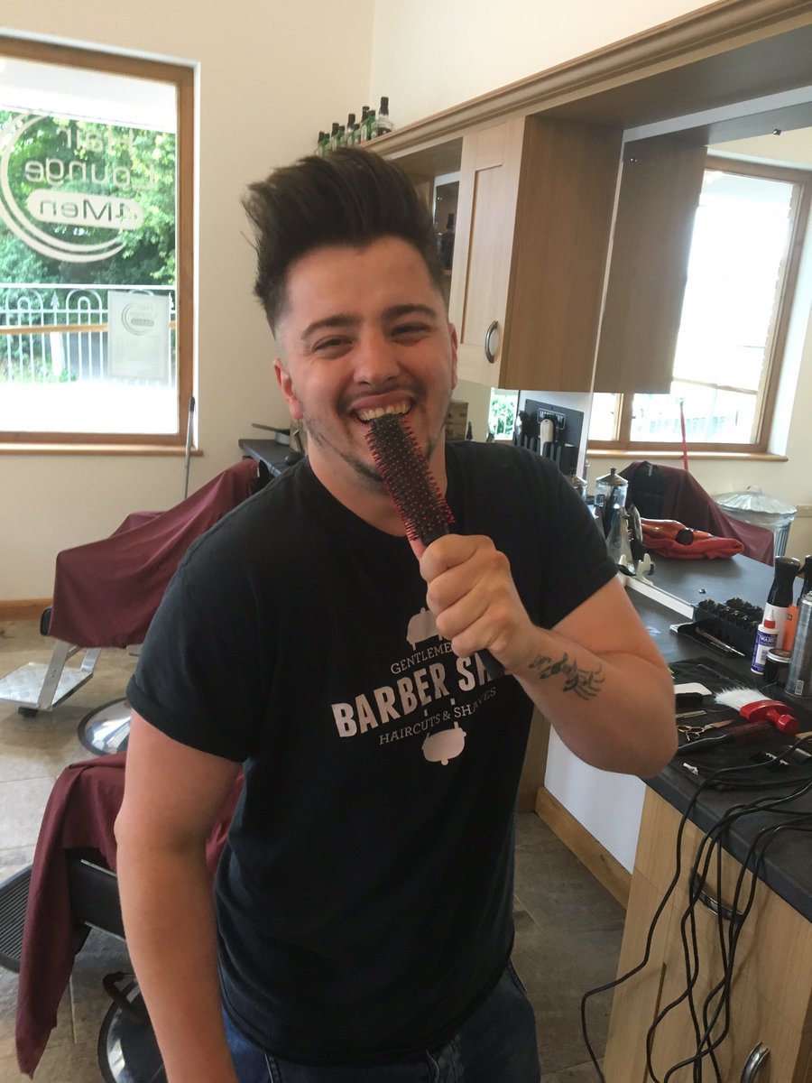 hairlounge_4men's tweet photo. @DjKyRow wanted his hair cut like his hero @BenHaenow https://t.co/e6s0kaX4Hw