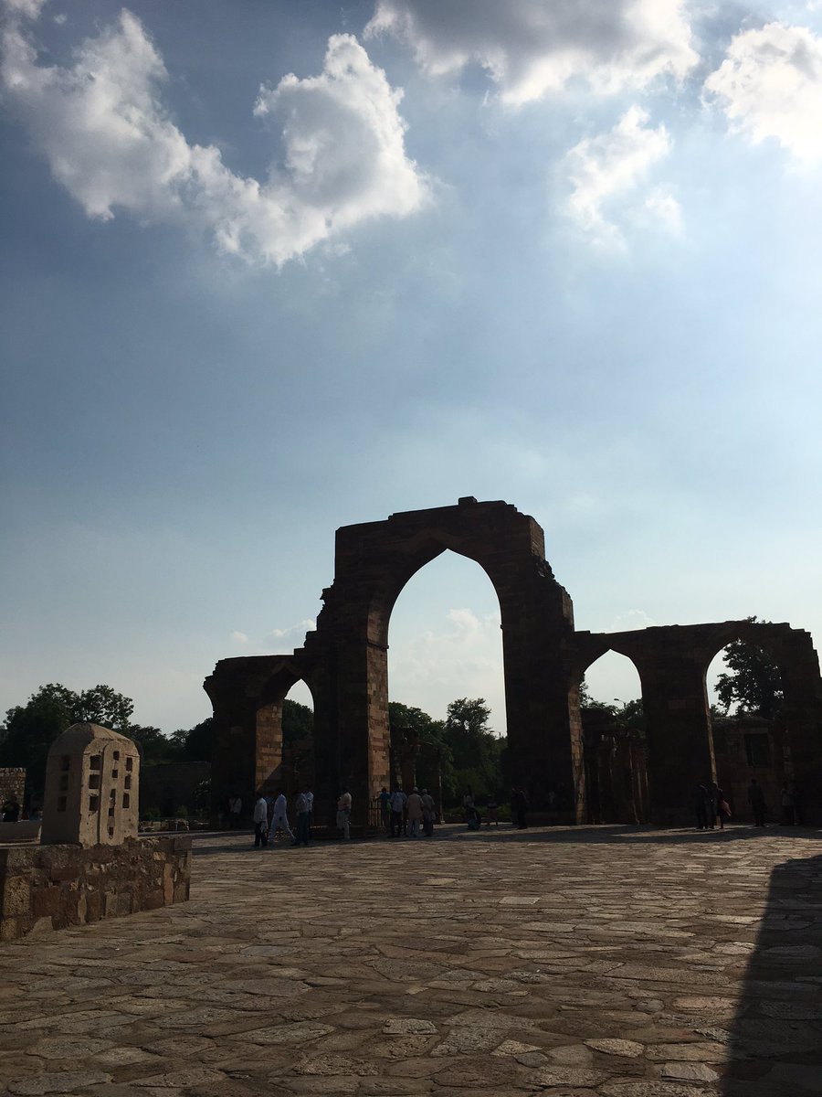 JennaDublin's tweet photo. Qutub Minar in our backyard...tallest brick minaret in the world #unesco #worldheritage #usicomos https://t.co/7dQwnze3WH