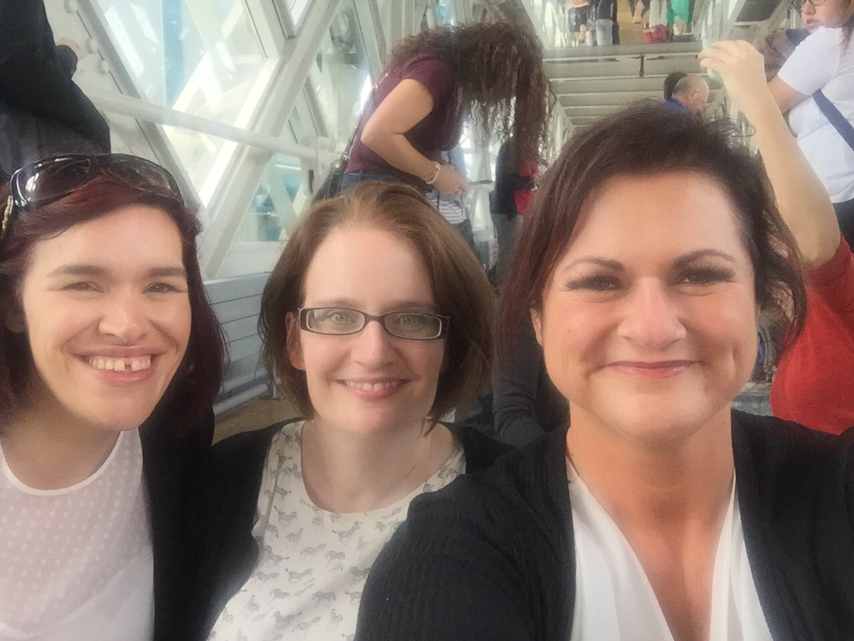 FrailtyAcute's tweet photo. #TeamFrailty on a post conference treat .... Again 😉@Twinsare7 @lolroth @TherapiesKGH @KGHClinServices @JenniHarris6 https://t.co/NvbATYCvIA