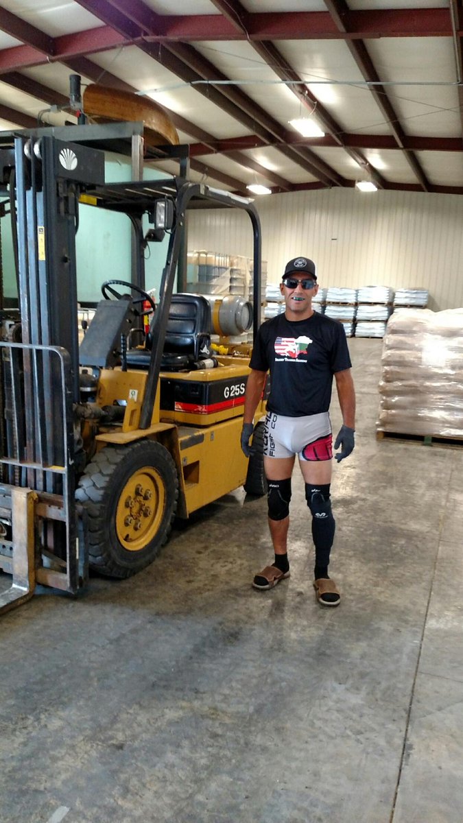 czarsklavos's tweet photo. @RFAfighting when you have a fight coming up but you still have to work. https://t.co/Mg6DqP4PDa