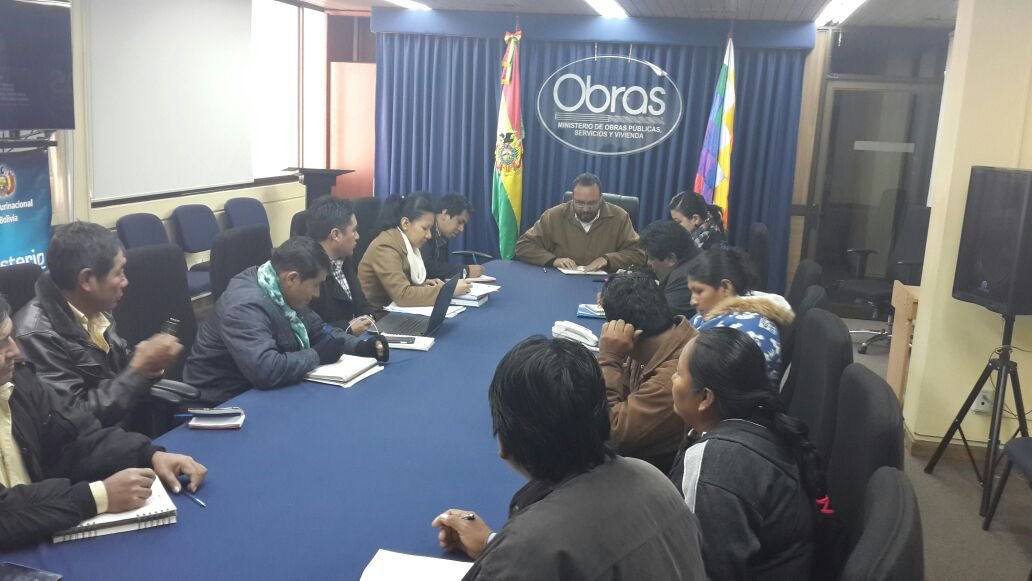 mopsv_Bolivia's tweet photo. Min. #MiltonClaros en reunion con l@s Corregidores del #CONISURTIPNIS https://t.co/ihx8VMm4Fo