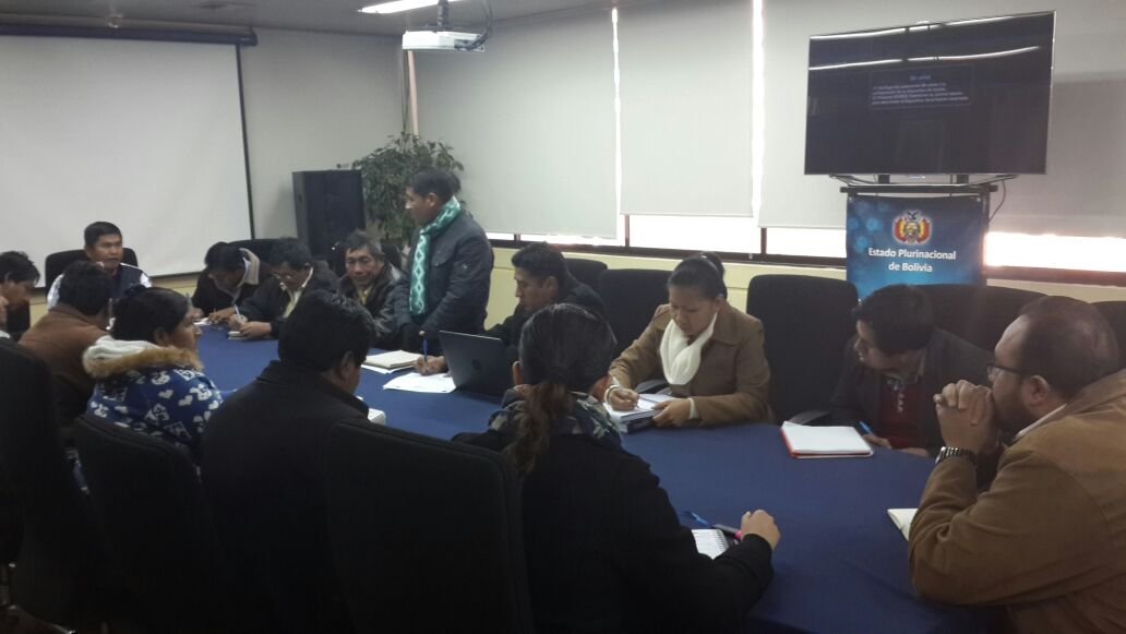 mopsv_Bolivia's tweet photo. Min. #MiltonClaros en reunion con l@s Corregidores del #CONISURTIPNIS https://t.co/ihx8VMm4Fo