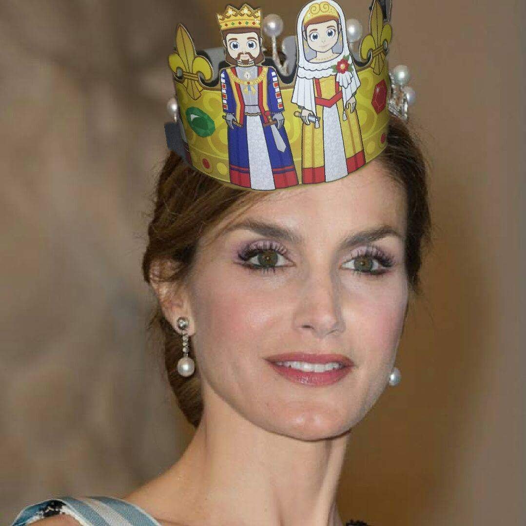 gigantikis's tweet photo. Los reyes han estado en Pamplona,Parece ser que tenemos una fan entre la realeza😂😂😂😂 #Letizia #visitareyes #pamplona https://t.co/yNDzq4mzXf