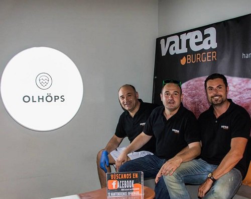 vareacarnes's tweet photo. Nuestro paso por @Olhops en #MeetTheCook Cerveza, burgers y mucho, mucho picante https://t.co/v96782Z961 https://t.co/7mqfBYRFVD