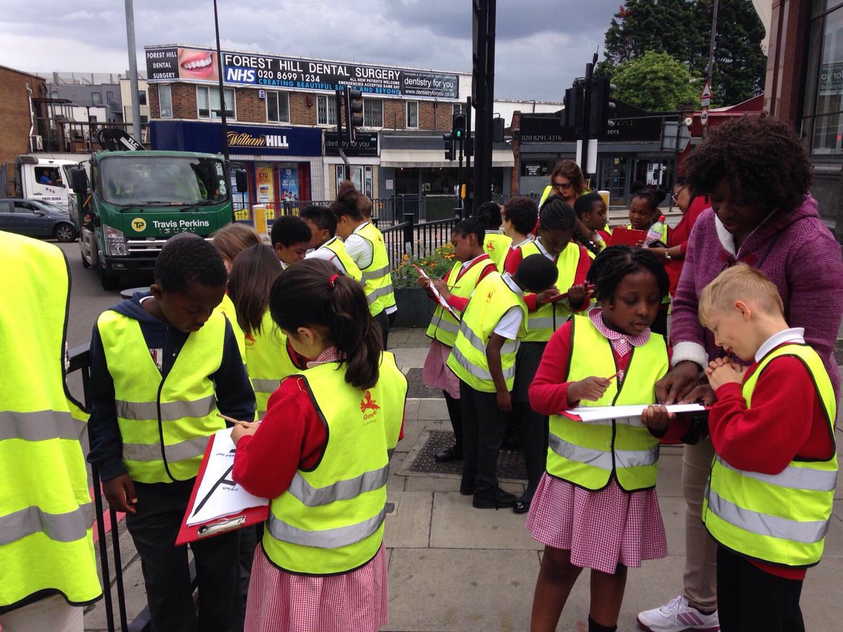 KG_Sydenham's tweet photo. #Cobaltclass continuing their geography fieldwork in Forest Hill today #geography #fieldwork #maps #learningoutdoors https://t.co/4gWicjCdLG