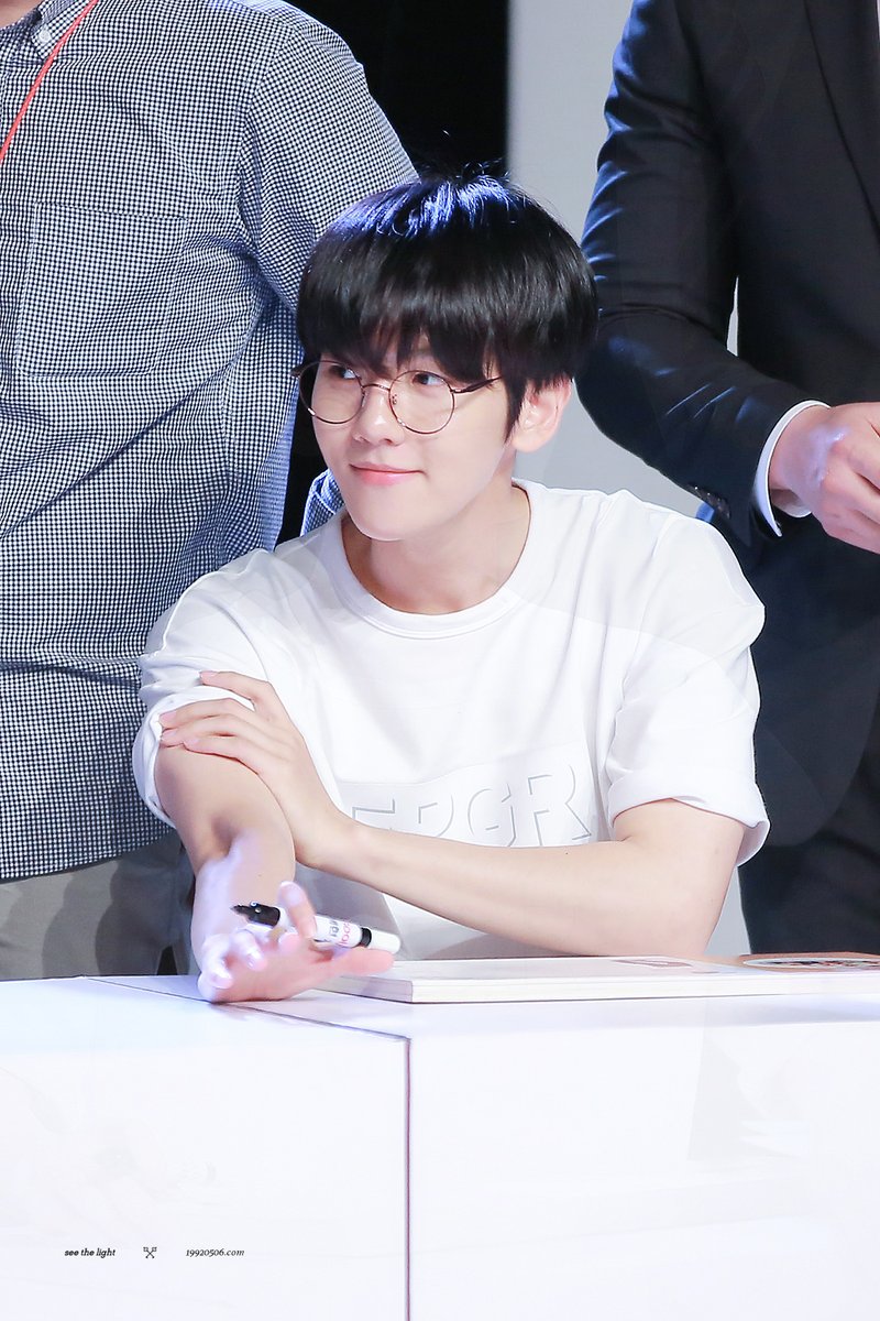 ShinersBR's tweet photo. [#HQ] 29.06.16 Fansign da Goobne Chicken - Baekhyun | cr. STL
https://t.co/2dbL5f7Kan
https://t.co/p6UBUEHHSR https://t.co/0HNEUUerVh