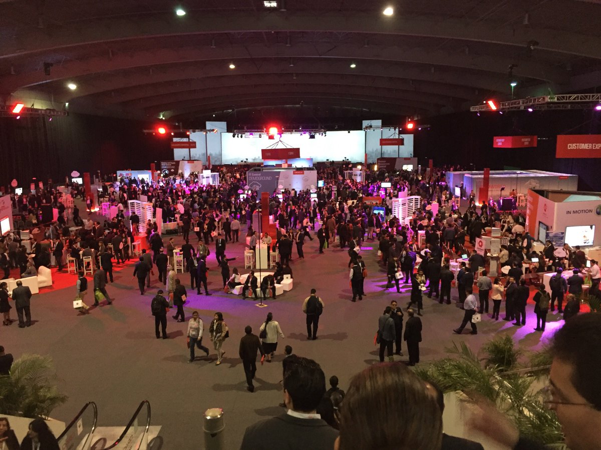 _SalvadorRios's tweet photo. Gran escenario el Centro Bancomer Santa Fe para el #OracleCloud #OracleMx #ProudtobeOracle #CloudWorld https://t.co/x9BigI2kxi