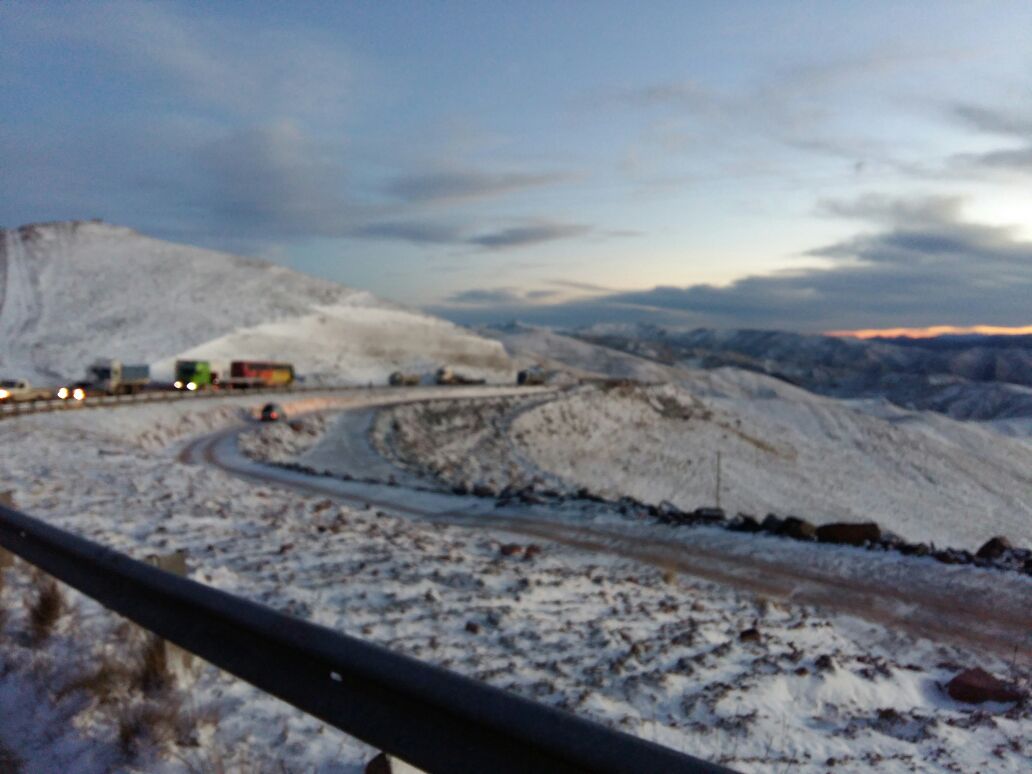 mopsv_Bolivia's tweet photo. Restablecen tránsito vehicular entre Oruro y Cochabamba https://t.co/0F0LqAMw9U … vía @oopp.gob.bo https://t.co/lWCiTQUBNL