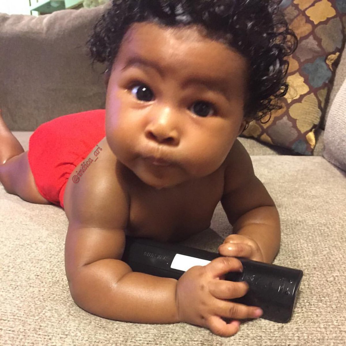 CokaKisses's tweet photo. The Look You Give Someone When They Say Cloth Diapers Are Nasty 🤔
#BWDCD #Melanin #CurlyKid
📸 @indica_ari https://t.co/8mlog98BEY