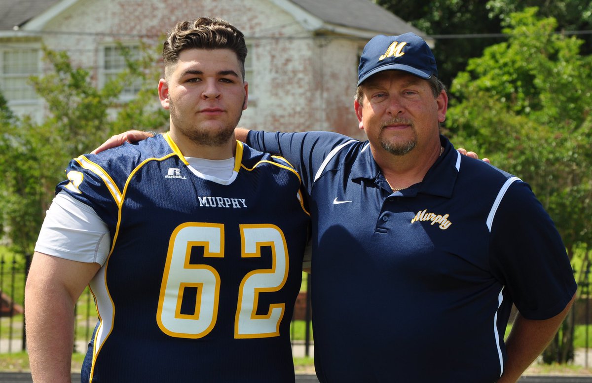 JonnWalt's tweet photo. Always will have respect for this man, he was a big help to get me where I am today 💪🏽 blue and gold forever.. https://t.co/YTVVfLDeug