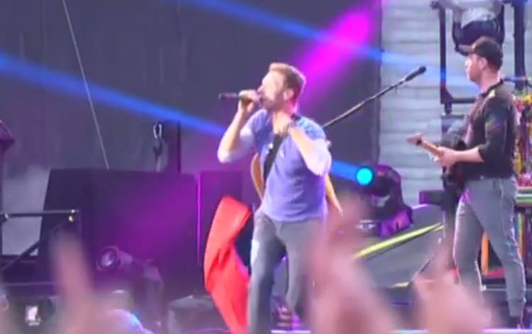 But still I'll raise the Turkish flag. <a href="/coldplay/">Coldplay</a> #ColdplayBerlin