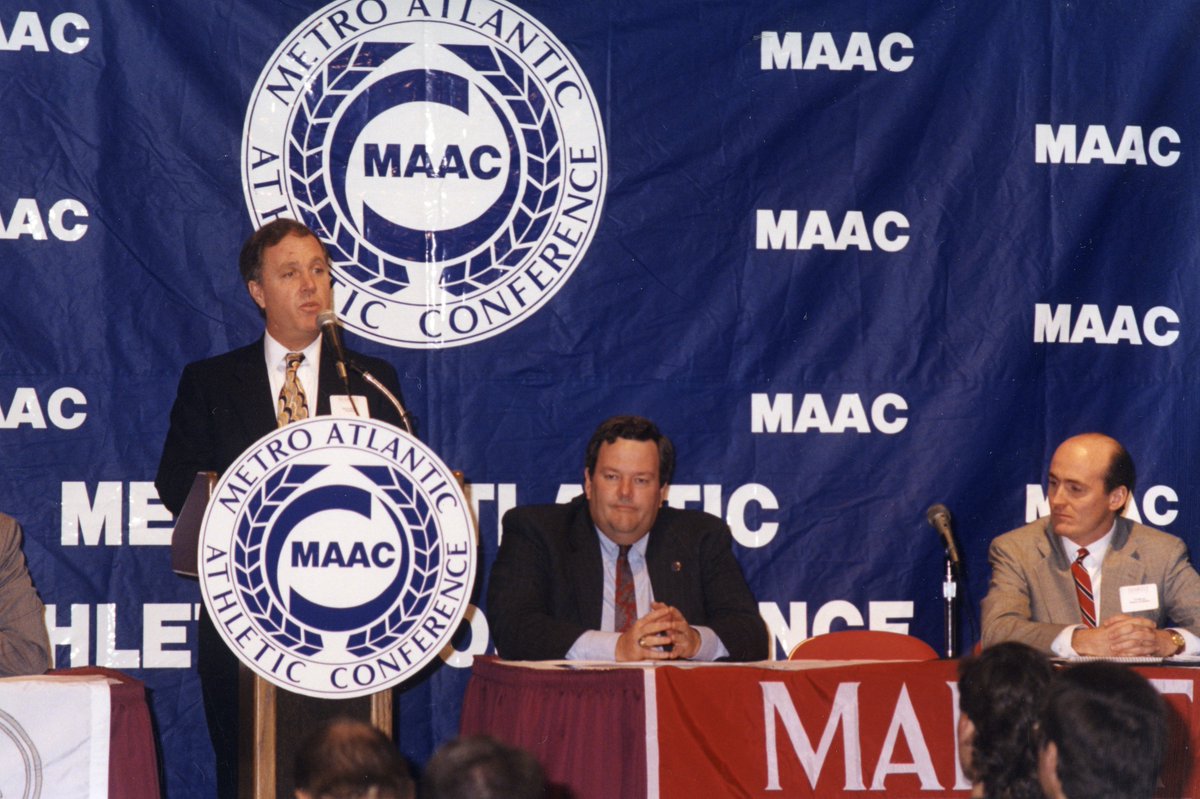 MaristAthletics's tweet image. Congrats to Dr. Murray on his incredible tenure as @Marist President! #ThankYouDJM 
📷 - bit.ly/298w3e5