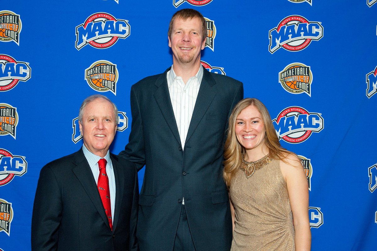 MaristAthletics's tweet image. Congrats to Dr. Murray on his incredible tenure as @Marist President! #ThankYouDJM 
📷 - bit.ly/298w3e5