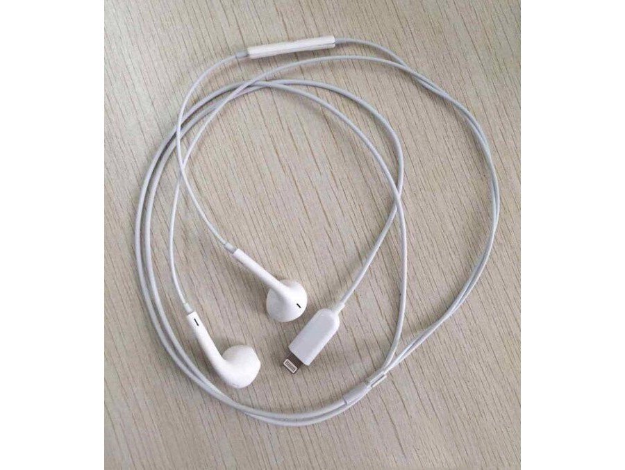 TechVOG's tweet image. iPhone 7 earphones&apos; photos appeared on the internet! @gurgen_janinyan techvog.com/apple/iphone/i…